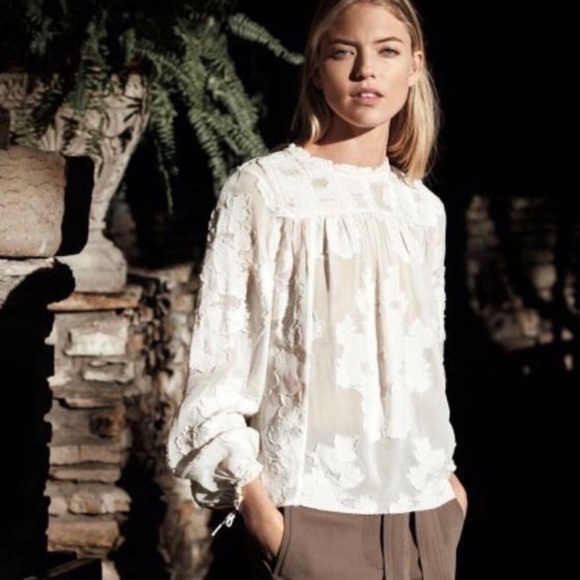 Wilfred Tops - ⭐️Wilfred Le Fou Lourdes blouse w/silk❤️New list⭐️